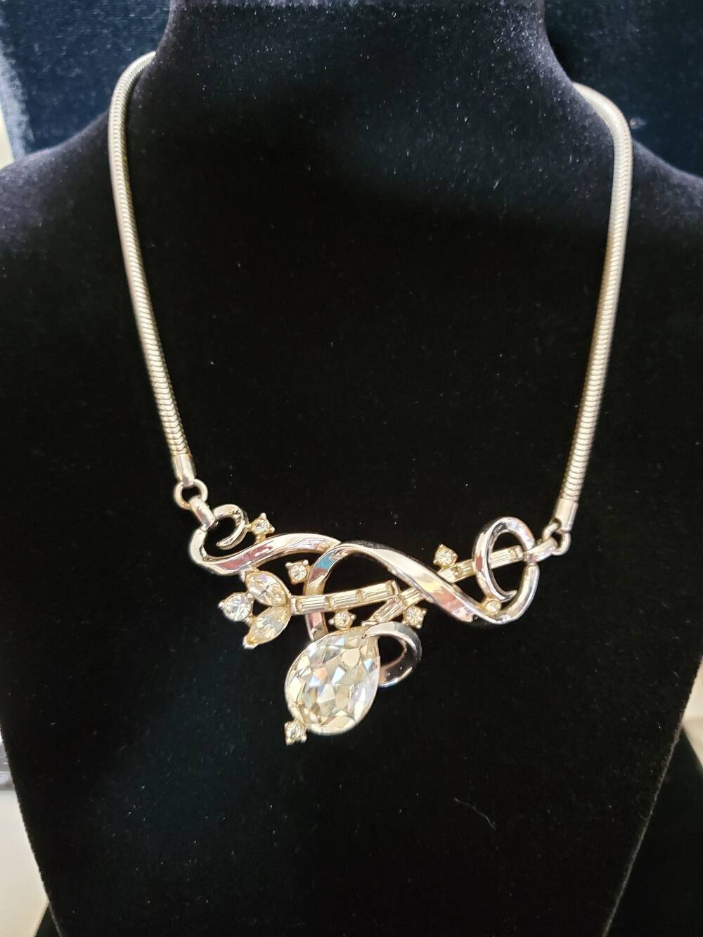 Vintage Trifari Swirly Rhinestone Plated Necklace Choker 1940s 1950s Elegant